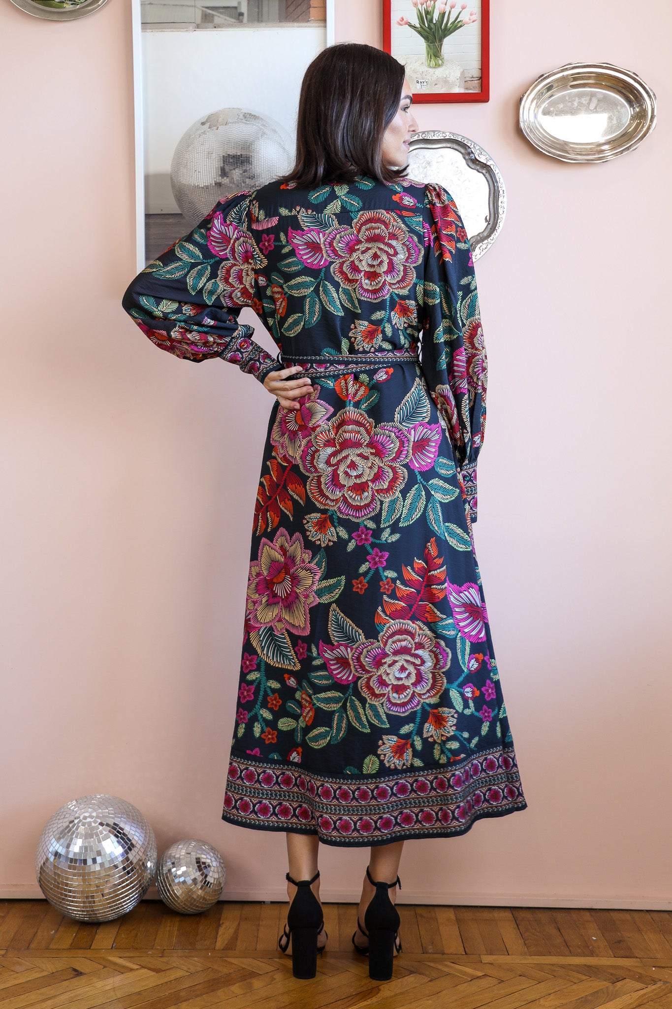 SERENADE MIDI DRESS IN BLACK FLORAL