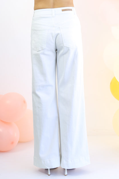 Runway Stretch Flare Jean in White