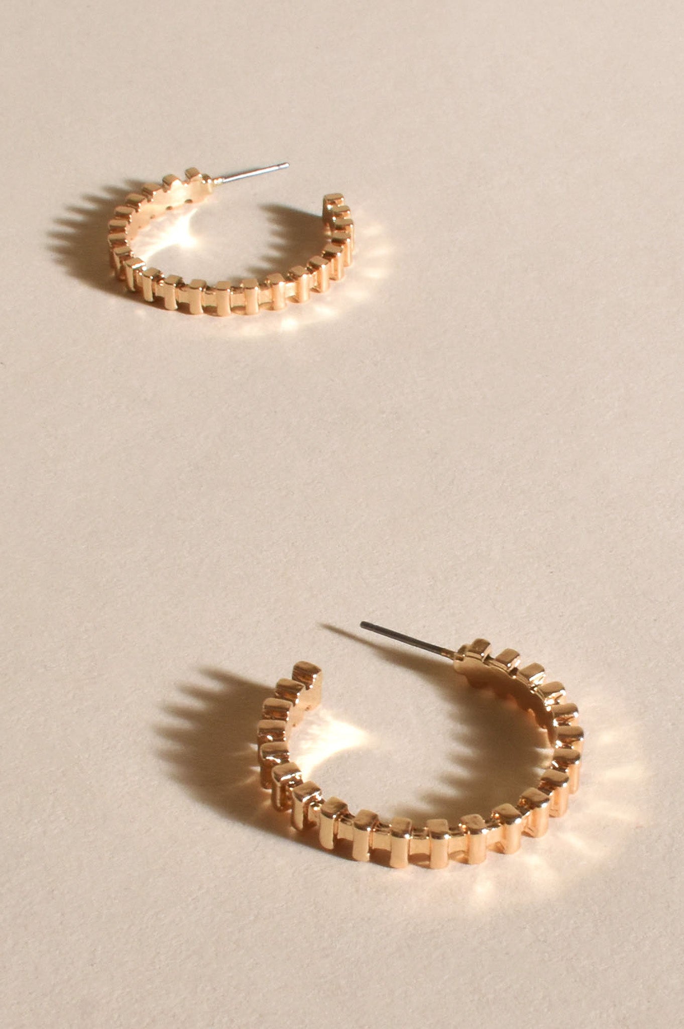 RECTANGLE DETAIL HOOPS - GOLD