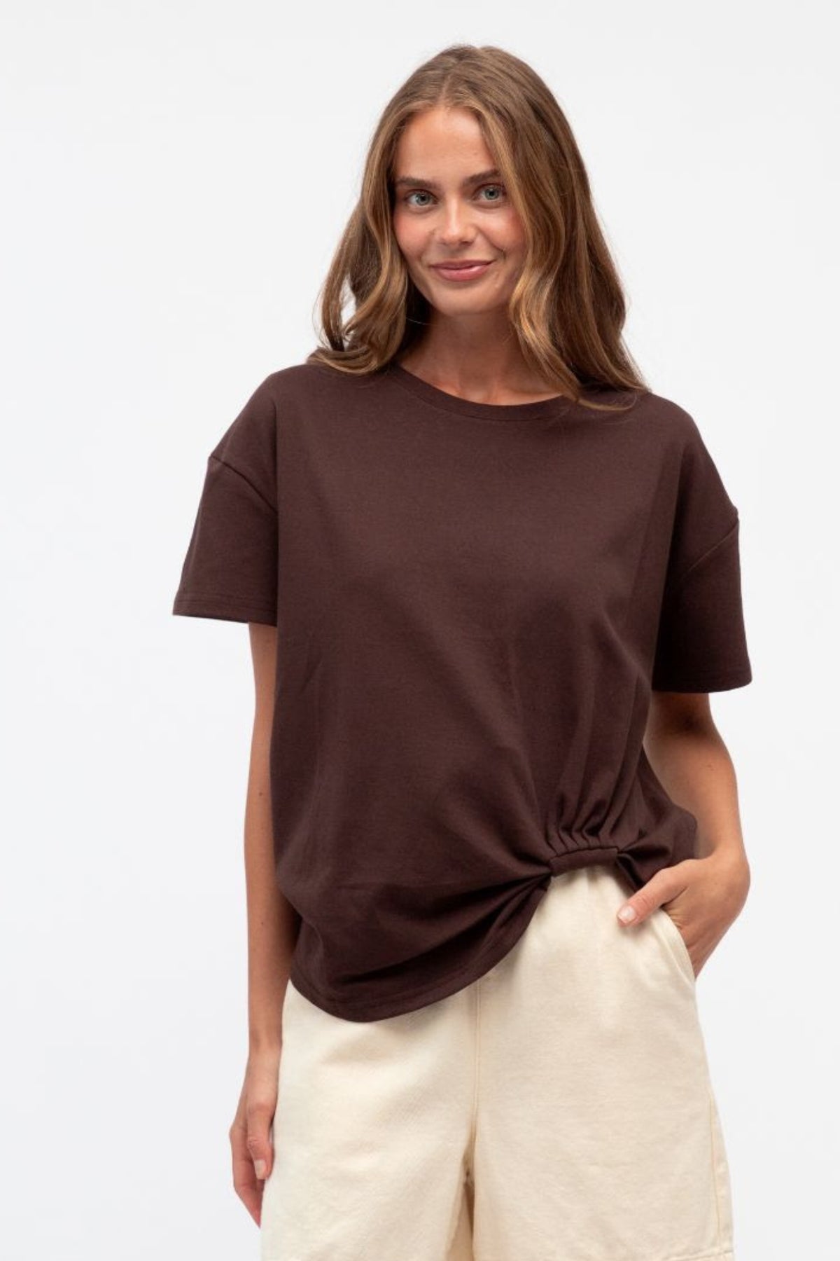 Tuck Me In Cotton Tee In Chocolate