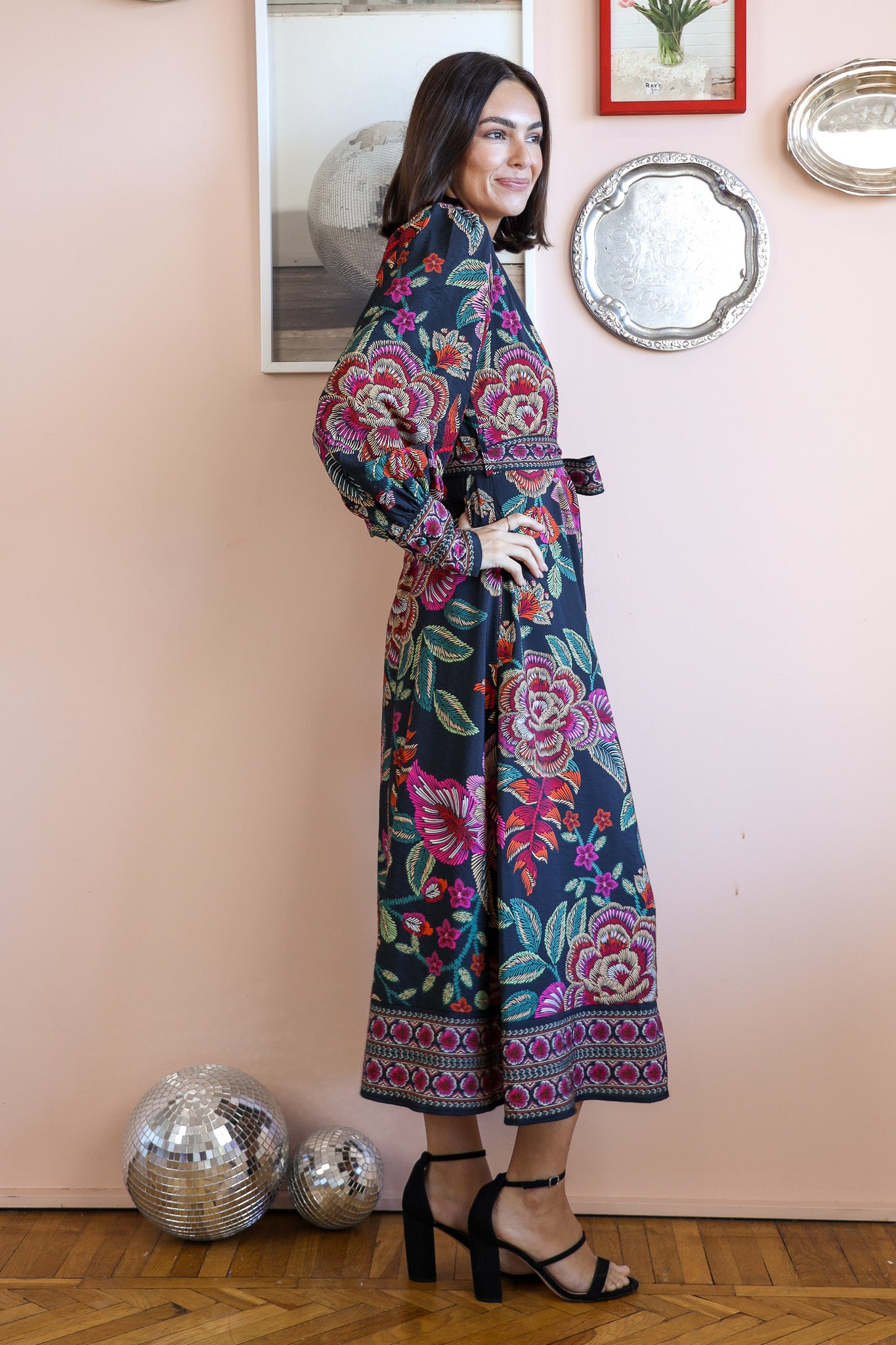 SERENADE MIDI DRESS IN BLACK FLORAL